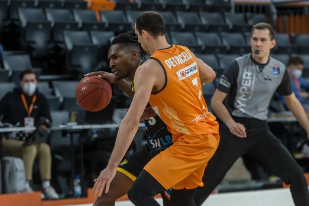 [NBA]湖人主场战胜太阳 终结4连败.