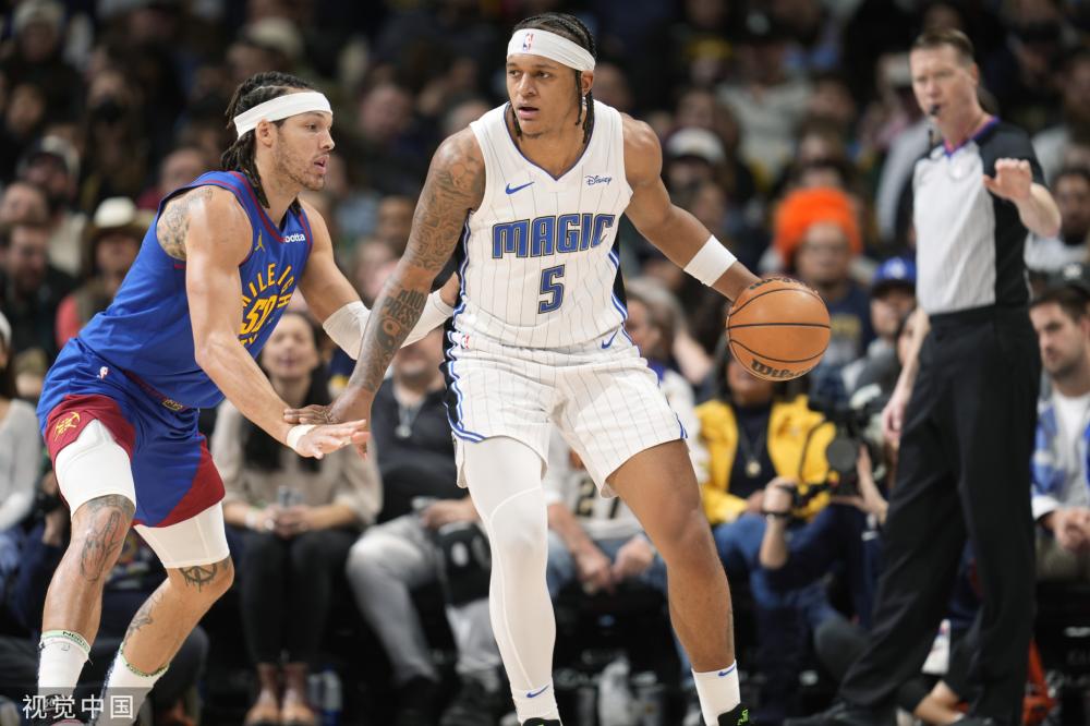 并登顶榜首 并登顶榜首