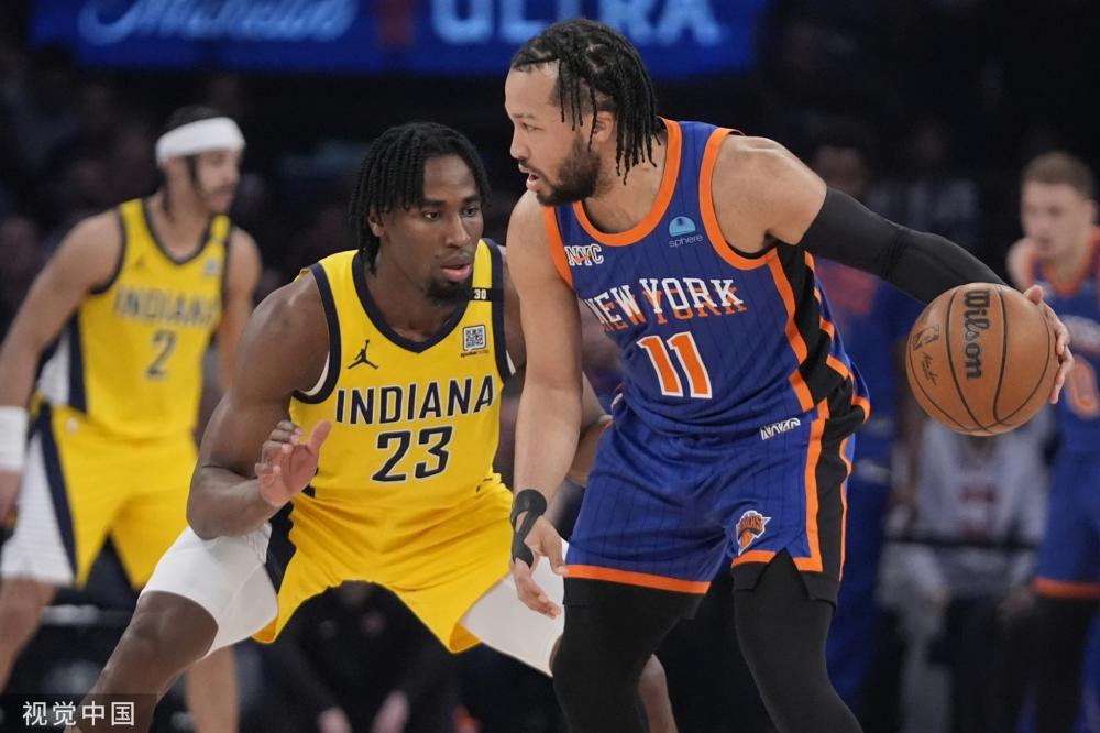 动情时刻,若塔遗孀和父母看到狼队球迷对若塔的致敬感动落泪