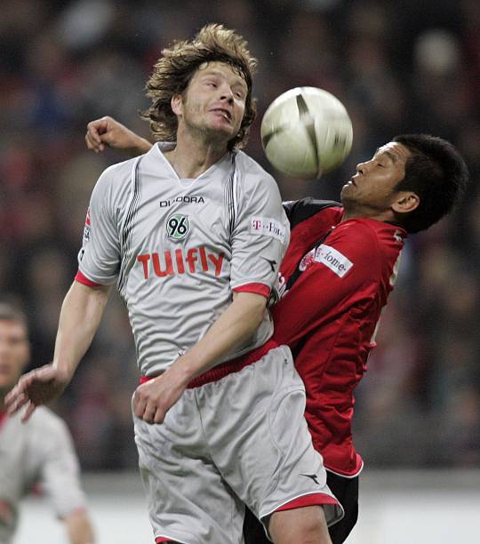 两脚铲断 两脚铲断